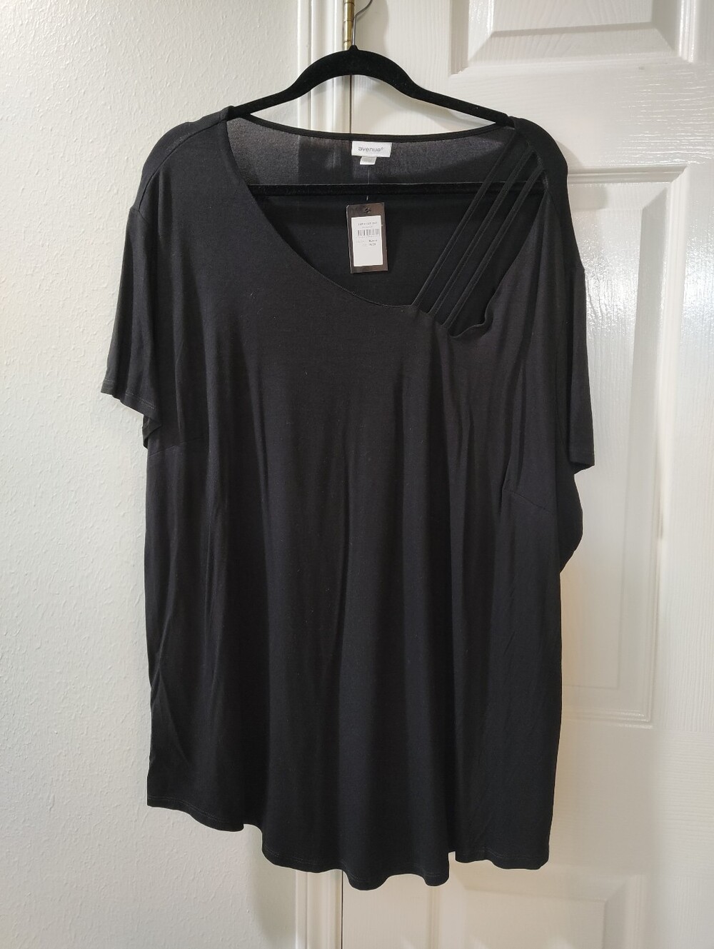 The Avenue 26/28 W Black Knit Top Cross Shoulder Straps Soft Stretchy NWT New